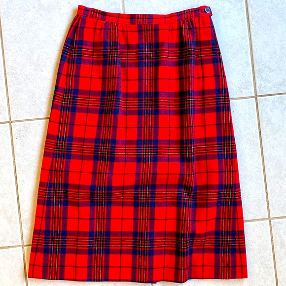 Pendleton Dresses & Skirts - Pendleton wool red plaid skirt Signature Piece perfect Christmas skirt